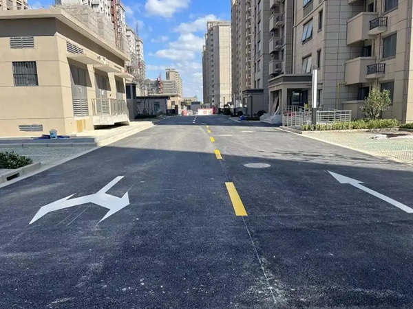 秀洲小区道路终极抉择：透水砖 vs 透水沥青实测性能报告（2025业主决策指南）